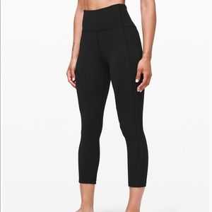 Black cropped lululemon Wunder Under leggings